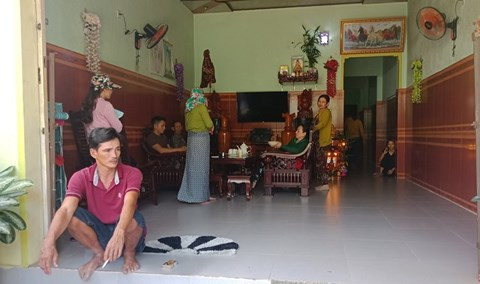 Người thân ở quê nhà đang lo lắng cho các thuyền viên.