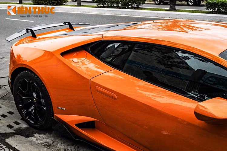 Siêu xe Lamborghini Huracan sử dụng động cơ V10, dung tích 5,2 lít từ Gallardo nhưng công suất cải tiến 602 mã lực tại 8.250 vòng/phút, mô-men xoắn cực đại 560 Nm tại 6.500 vòng/phút.