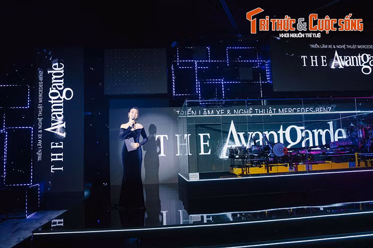 Cũng ngay trong khuôn khổ của sự kiện The Avantgarde, Mercedes-Benz Việt Nam đã chính thức giới thiệu 3 mẫu xe SUV thuần điện đến thị trường ôtô Việt Nam. Với việc mở rộng dải sản phẩm bằng 3 mẫu SUV thuần điện, Mercedes-Benz trở thành thương hiệu xe sang đầu tiên sở hữu đầy đủ các dòng xe điện ở mọi phân khúc của SUV.