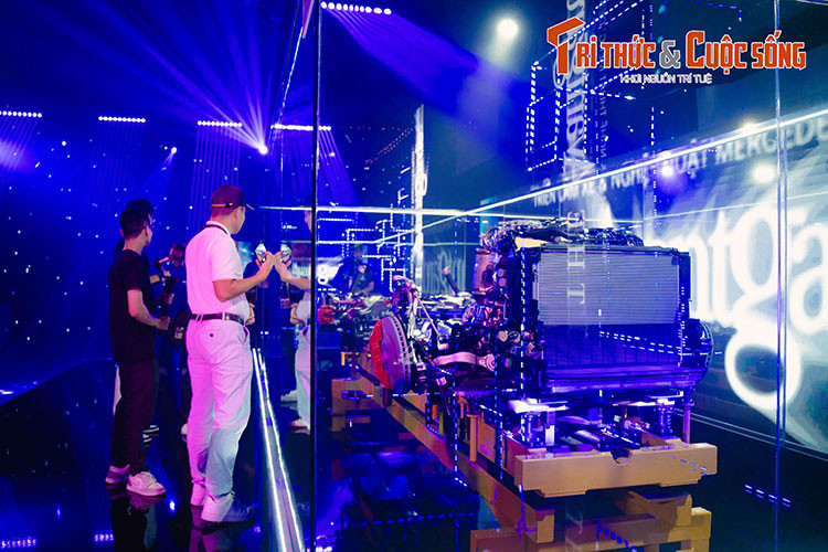 "Thị trường ôtô Việt Nam đang trải qua giai đoạn khá khó khăn, tuy nhiên với sự ra mắt của hàng loạt những sản phẩm quan trọng cùng những sự kiện lớn, chúng tôi đặt niềm tin vào sự phát triển trở lại của thị trường trong thời gian tới”, ông Bradley Kelly cho biết thêm.