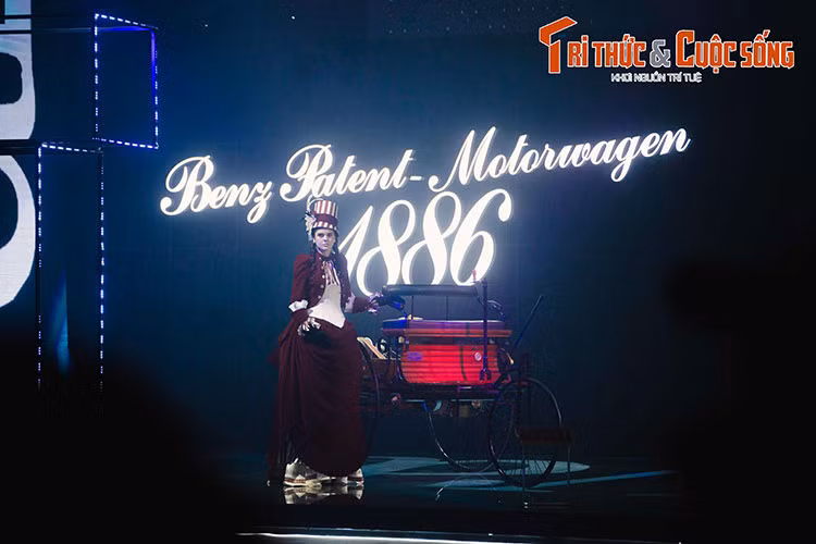 Sự kiện Mercedes-Benz The Avantgarde 2023 được xem là sự kiện triển lãm lớn nhất từ trước đến nay của thương hiệu xe Đức tại thị trường Việt Nam với sự kết hợp đặc biệt giữa những mẫu xe đáng khao khát nhất thế giới và không gian nghệ thuật từ các nghệ sĩ tài năng của Việt Nam.