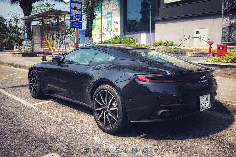 Loại động cơ V8 mà chiếc Aston Martin DB11 này được trang bị hiện cũng xuất hiện trên nhiều mẫu xe khác của Mercedes-AMG như C63, E63, S63 hay "người anh em" Aston Martin V8 Vantage thế hệ mới nhất.Việc nhập khẩu phiên bản động cơ V8, dung tích 4,0 lít cũng nhằm mục đích hưởng mức giá bán tốt hơn nhờ luật thuế TTĐB mới.