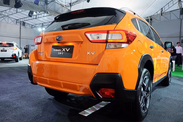 Mẫu xe Subaru XV thế hệ mới vẫn sẽ sở hữu chiều dài x rộng x cao tương ứng là 4.520 x 1.920 x 1.570 mm. Chiều dài trục cơ sở 2.670 mm. So với phiên bản hiện tại, xe dài hơn 70 mm, rộng hơn 140 mm, nhưng lại thấp hơn 45 mm. Các chi tiết màu đen của xe xuất hiện ở giá nóc, vòm bánh xe và toàn bộ phần bảo vệ dưới.