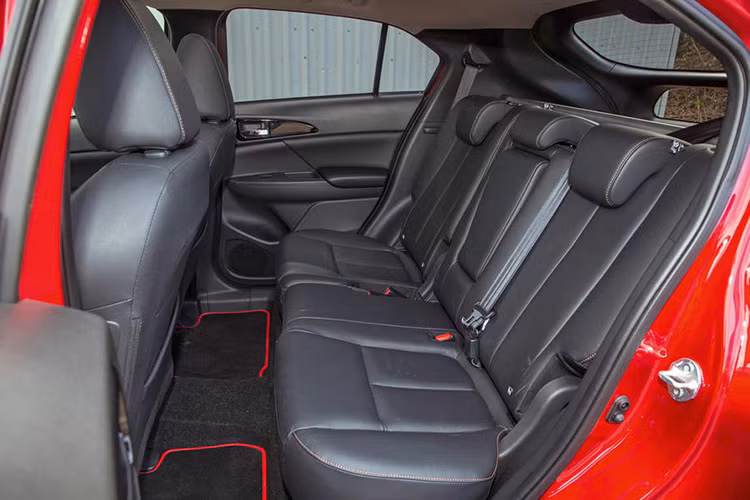 Điểm nhấn của Mitsubishi Eclipse Cross 2019 ở thị trường Nhật Bản chính là khối động cơ diesel DI-D 4 xi-lanh, dung tích 2,2 lít mới. Động cơ này tạo ra công suất tối đa 143 mã lực tại tua máy 3.500 vòng/phút và mô-men xoắn cực đại 380 Nm tại tua máy 2.000 vòng/phút. Sức mạnh được truyền tới cả 4 bánh thông qua hộp số tự động 8 cấp.