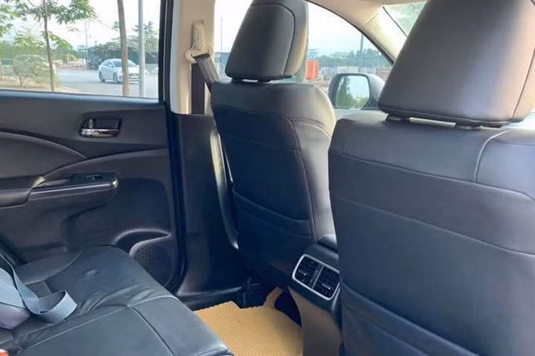 Trong khi đó, bản 2.4 sử dụng động cơ 2.4l 4 xi-lanh thẳng hàng DOHC với công suất tối đa 140 mã lực và mô-men xoắn cực đại 222 Nm cùng nhiều trang bị hơn. Tất cả các phiên bản đều sử dung hộp số tự động 5 cấp.