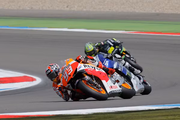 MotoGp 2015: Codacons khieu nai Marquez va Lorenzo-Hinh-2