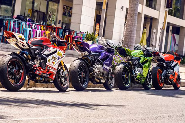 Thiết kế dòng Sportbike của Ducati Panigale lấy cảm hứng từ những chiếc xế trên đường đua môtô danh tiếng.