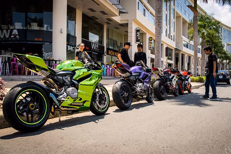 Ducati đã chia dòng Sportbike của mình thành những phân khúc khác nhau - Ducati 899 Panigale và 1199 Panigale, mới đây nhất có thêm "người anh em" 1299 Panigale.