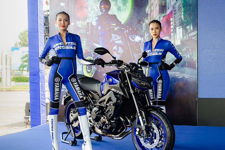 Mẫu xe môtô Yamaha MT-09 mới vừa chính thức xuất hiện tại Việt Nam theo diện phân phối chính hãng. Từng ra mắt lần đầu tại triển lãm EICMA 2017 và thị trường Malaysia vào tháng 1/2018. Mẫu xe này cũng từng được các đại lý tư nhân tại Việt Nam nhập khẩu về với giá khá cao - khoảng hơn 300 triệu đồng.