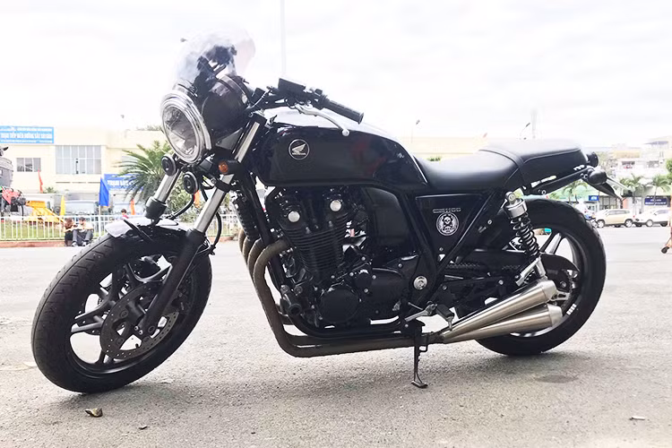 Tại thị trường Việt Nam mẫu xe Honda CB1100 này hiện đã có những phiên bản mới nhất đang được một số đại lý tư nhân nhập khẩu nguyên chiếc bán ra theo dạng không chính hãng và treo giá khoảng 19.500 USD (tương đương 435 triệu đồng). Được biết, mức chi phí độ mẫu xe này chỉ khoảng 20 triệu đồng và được làm trong 1 tuần.