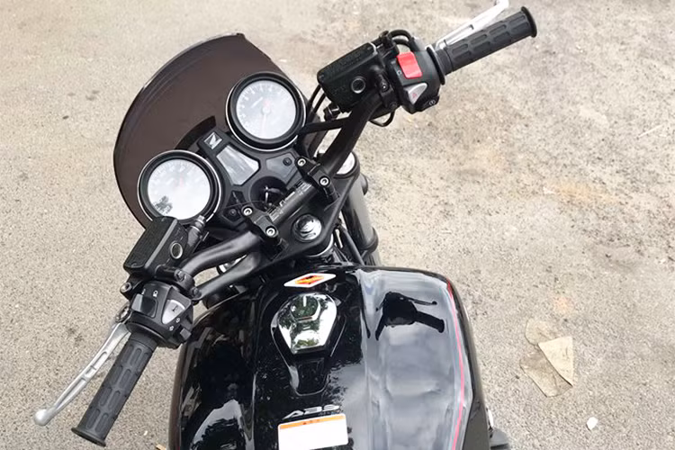 Trên phiên bản môtô Honda CB1100 cũ này, mặc dù mang kiểu dáng cổ điển nguyên bản nhưng nó vẫn được độ lại một số chi tiết nhằm nâng cao hiệu suất. Về ngoại hình của chiếc xe, người thợ tại Sài Gòn đã khéo léo kết hợp hài hoà những chi tiết cũ và mới với nhau, nhưng không làm mất đi vẻ đẹp cổ điển vốn có của thương hiệu xe máy Honda.