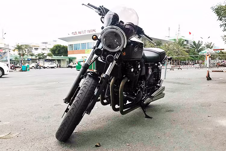 Vào thời điểm cận Tết nguyên đán Mậu Tuất 2018, khi mọi người đang hối hả ngược xuôi chuẩn bị cho cái Tết đoàn viên cùng gia đình, thì một số dân chơi xe vẫn đang chuẩn bị dọn lại chiếc "xế yêu" của riêng mình cho kịp thời gian có xe chơi Tết. Chiếc xe môtô Honda CB1100 độ xuất hiện tại ga Sài Gòn trong những ngày cuối năm này là một ví dụ. 