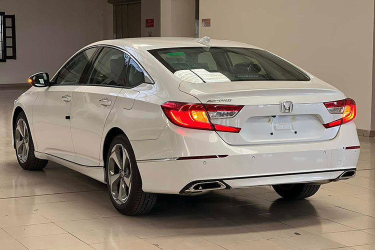 Dù liên tục đại hạ giá nhưng Accord vẫn chưa thể cải thiện được tình hình doanh số khi liên tục xếp cuối phân khúc và góp mặt vào top 10 ôtô bán ít nhất thị trường.