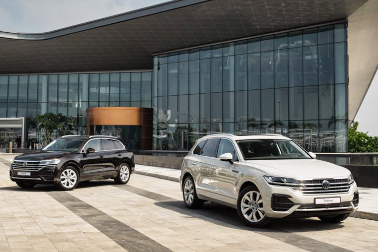  Volkswagen Teramont, Teramont X và Touareg Trong tháng 10, Volkswagen tiếp tục áp dụng giá bán ưu đãi 1,998 tỷ đồng cho dòng SUV 7 chỗ full-size nhập Mỹ Teramont, tức giảm tới 501 triệu đồng so với mức niêm yết 2,499 tỷ đồng.