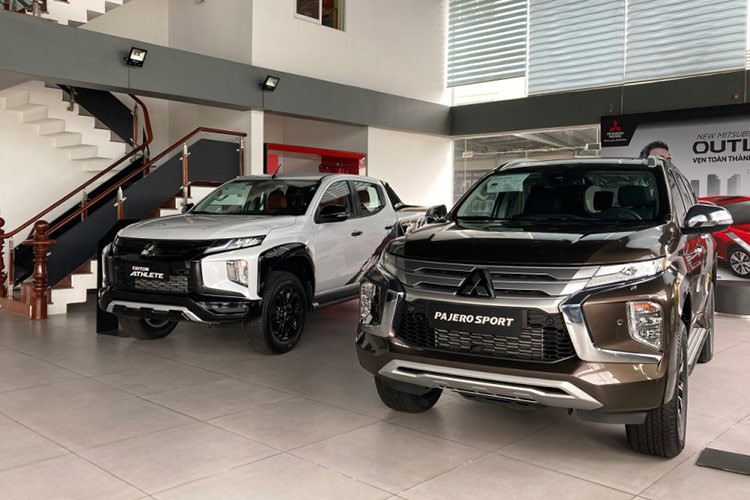 Nhu cầu mua xe thường gia tăng vào giao đoạn cuối năm cùng tác động từ chính sách giảm 50% lệ phí trước bạ đối với ôtô sản xuất, lắp ráp trong nước đã khiến các hãng dồn dập tung ra loạt chương trình khuyến mãi giảm giá ôtô nhập khẩu. Trong đó, có không ít mẫu xe nhận giá trị ưu đãi lên tới hàng trăm triệu đồng.