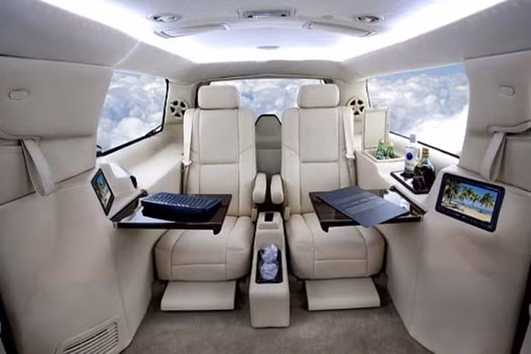 Bên trong nội thất của mẫu xe ôtô bay mới mà hãng này phát triển cũng sẽ được trang bị hiện đại không kém gì các siêu xe sang khác hiện nay với các hệ thống ghế ngồi cao cấp, đi kèm trang bị giải trí đỉnh cao.