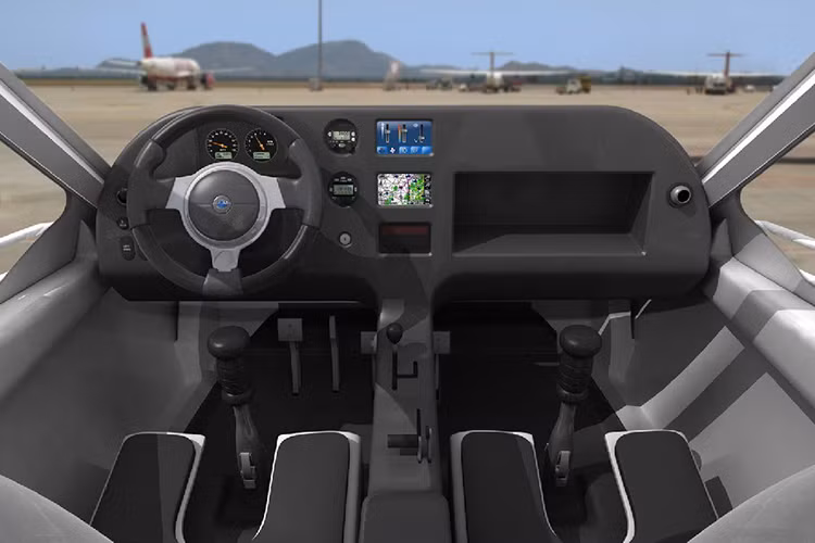 Ngoài ra, thương hiệu Terrafugia cũng đã chuẩn bị cho một phiên bản mới được thiết kế 4 chỗ ngồi sử dụng động cơ hybrid kết hợp giữa xăng và điện có khả năng cất và hạ cánh theo chiều thẳng đứng nhờ cánh quạt 2 bên.