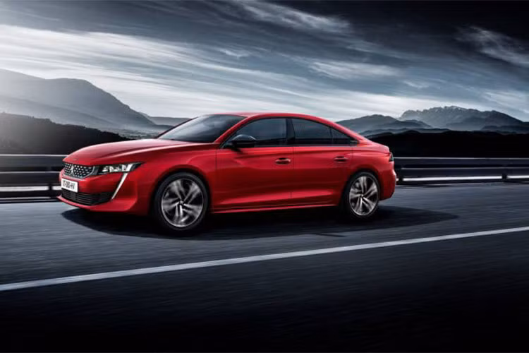 Được trang bị trên Peugeot 508 GT 2019, động cơ 225 mã lực sẽ giúp xe tăng tốc từ 0-100 km/h trong 7,3 giây và đạt vận tốc tối đa 250 km/h. Con số tương ứng của Peugeot 508 2019 khi dùng động cơ 180 mã lực là 7,9 giây và 230 km/h. Hiện chưa có thông tin về giá bán của mẫu xe này.