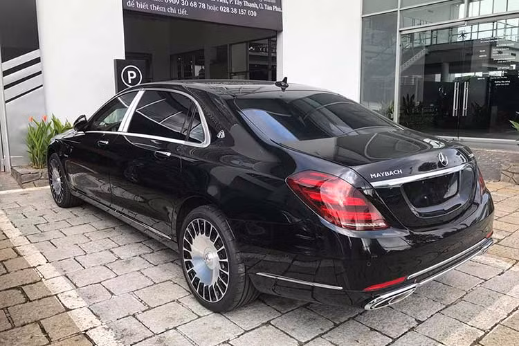 Mặc dù chưa hề được ra mắt, mới đây những chiếc xe siêu sang Mercedes-Maybach S560 4Matic đã có mặt tại một số đại lý của Mercedes-Benz để cho các khách hàng chiêm ngưỡng và có thể đặt cọc ngay để mua.