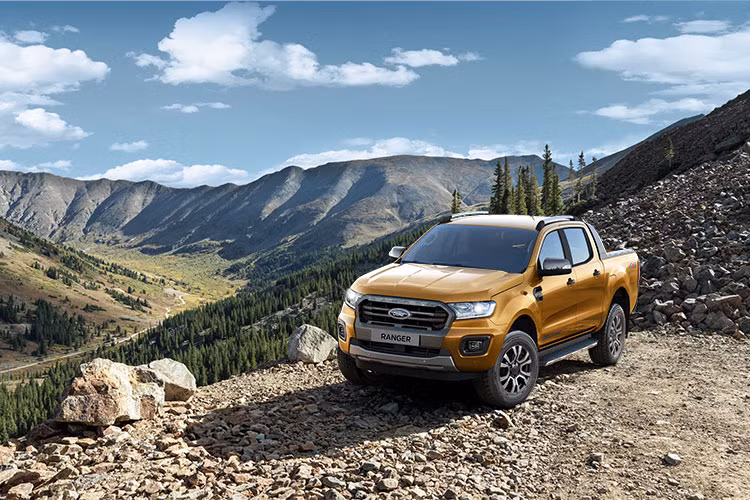 Thương hiệu ôtô Mỹ tại Việt Nam vừa chính thức giới thiệu dòng xe bán tải Ford Ranger 2018 mới, được nâng cấp một loạt các công nghệ hàng đầu giúp chiếc bán tải vốn đã mạnh mẽ nay càng an toàn và tiện nghi hơn.
