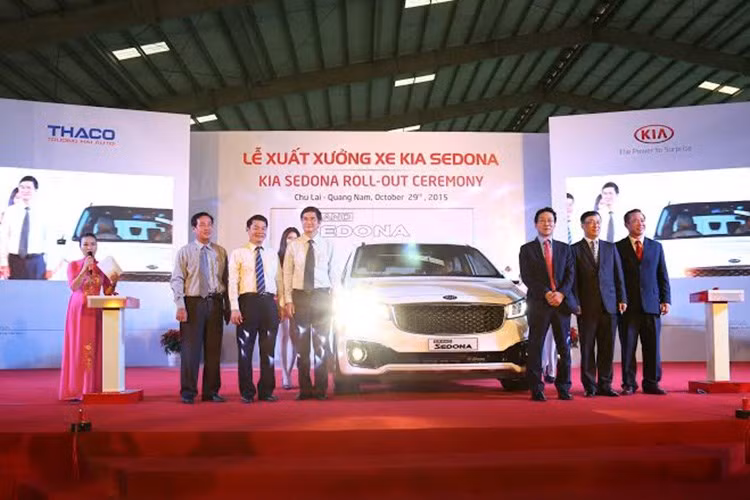 Hon 200 xe MPV Sedona da den tay khach hang Viet-Hinh-2
