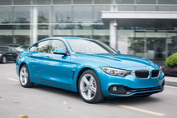 Là mẫu xe thiên về tốc độ, do đó khả năng đảm bảo an toàn cho hành khách luôn là qua tâm hàng đầu bao gồm; 6 túi khí, chống bó cứng phanh ABS, lốp an toàn run-flat, cảnh báo áp suất lốp, kiểm soát hành trình, kiểm soát cự ly đỗ xe, cảm biến trước và sau, camera quan sát lùi xe. Giá xe BMW 420i Gran Coupe tại Việt Nam khoảng hơn 1,7 tỷ đồng.