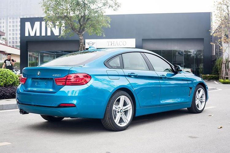 Để có thể phát huy tối đa khả năng vận hành của mẫu xe này đã được BMW trang bị hộp số tự động 8 cấp Steptronic giúp chiếc xe có thể tăng tốc từ 0-100 km/h chỉ trong vòng 7.5 giây và đạt vận tốc tối đa 230km/h. Với hiệu năng đáng nể này, những khách hàng khó tính nhất cũng sẽ phải mềm lòng trước BMW 420i Gran Coupé.