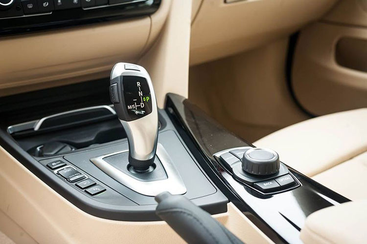 “Trái tim” của BMW 420i Gran Coupe là khối động cơ xăng 2.0L 4 xy lanh thẳng hàng sản sinh công suất tối đa 184 mã lực ở vòng tua 5000 vòng/phút, mô men xoắn cực đại 290 Nm tại dải vòng tua 1350-4600 vòng/phút.