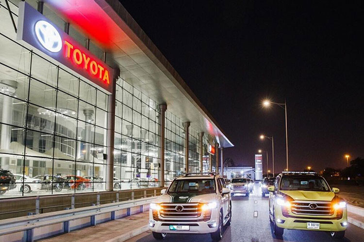 Ra đời từ năm 1951, Toyota Land Cruiser hiện đã trải qua 6 thế hệ. Trong đó, thế hệ mới nhất J300 của xe đã ra mắt vào năm ngoái. Tại thị trường Qatar, Toyota Land Cruiser hiện có 5 phiên bản và giá bán từ 208.000 QAR (khoảng 1,36 tỷ đồng).