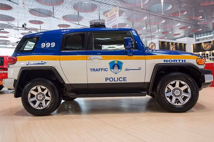 Ngoài Land Cruiser và Land Cruiser Prado, cảnh sát nước này còn dùng một vài chiếc Toyota FJ Cruiser. Vào hồi đầu tháng 10/2022, hãng Toyota đã công bố sẽ chính thức ngừng bán FJ Cruiser ở thị trường Qatar từ cuối năm nay. Trước đó, mẫu xe này cũng đã bị "khai tử" ở các thị trường khác như Bắc Mỹ.