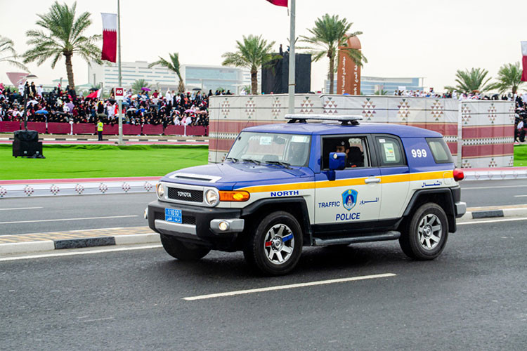 Toyota Land Cruiser Prado - anh em của Land Cruiser - cũng xuất hiện trong dàn xe của cảnh sát Qatar. So với Land Cruiser, Toyota Land Cruiser Prado "sinh sau đẻ muộn" hơn, ra mắt từ năm 1984. Hiện Toyota Land Cruiser Prado mới có 4 thế hệ và chưa được nâng cấp toàn diện như đàn anh Land Cruiser.