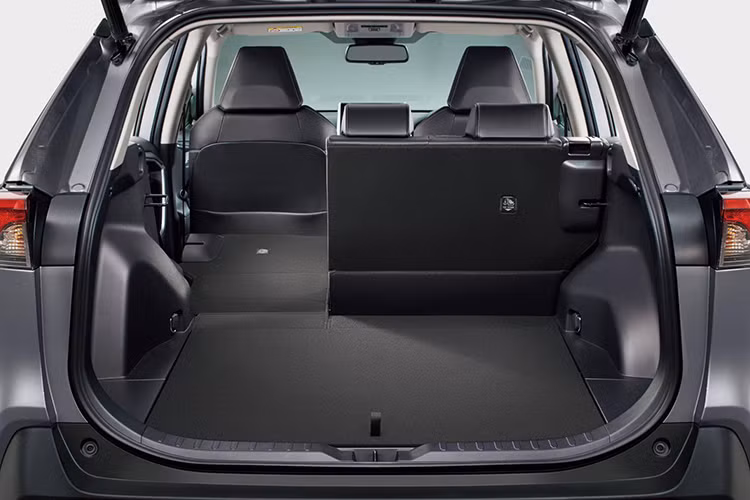 Toàn bộ các bản trang bị của mẫu crossover cỡ C này đều có hệ thống Toyota Safety Sense tiêu chuẩn tại thị trường Nhật Bản. Hệ thống này bao gồm tính năng phát hiện người đi bộ (ngày/đêm), phát hiện người đạp xe (ban ngày), kiểm soát hành trình bằng radar, hỗ trợ đánh lái về đúng làn đường và nhận diện biển báo giao thông.