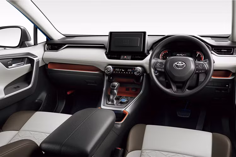 Tùy chọn động cơ thứ hai của RAV4 2019 tại Nhật Bản là hệ thống hybrid, bao gồm máy xăng Dynamic Force 4 xi-lanh, dung tích 2,5 lít và mô-tơ điện. Hệ thống này sản sinh công suất tối đa 215 mã lực ở cấu hình dẫn động 1 cầu và 219 mã lực ở cấu hình dẫn động 4 bánh. Hệ thống dẫn động 4 bánh toàn thời gian e-AWD cho phép phân phối mô-men xoắn tới cầu trước/sau thay đổi theo tỷ lệ 100:0 đến 20:80.