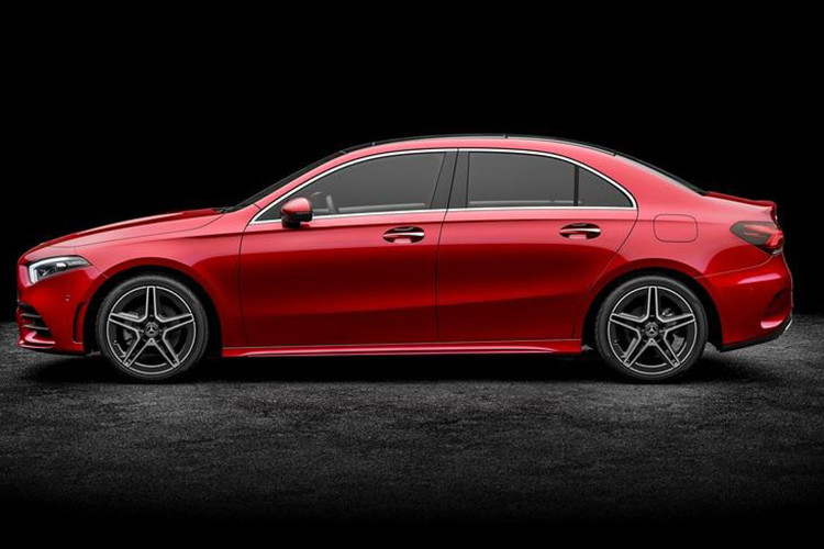 Theo đó, giá Mercedes-Benz A-Class Sedan 2019 khởi điểm từ 33.495 USD (khoảng 777 triệu đồng). So với đàn anh CLA-Class, Mercedes-Benz A-Class Sedan 2019 rẻ hơn khoảng 600 USD. Đồng thời, A-Class Sedan 2019 cũng là mẫu xe Mercedes-Benz rẻ nhất mà bạn có thể mua tại thị trường Mỹ hiện nay.