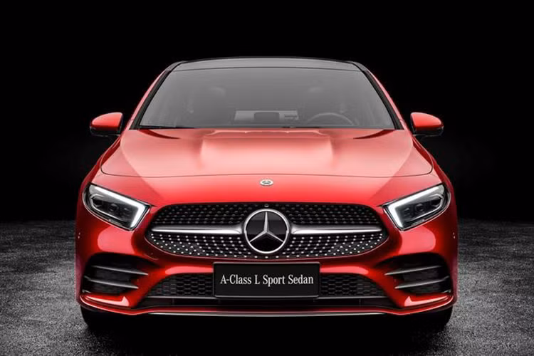 Với giá bán được xem là khá "mềm" này, mẫu xe A-Class Sedan 2019 được kỳ vọng sẽ có thêm khách hàng mới tới thương hiệu ngôi sao 3 cánh. Theo hãng xe sang Mercedes-Benz, hơn 50% những người mua CLA-Class đều là khách hàng lần đầu tiên đến với thương hiệu này.