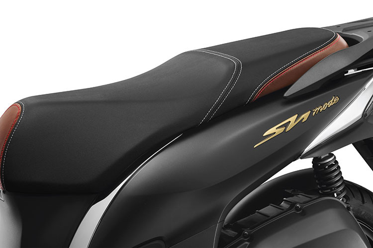 Bên cạnh phiên bản Đặc biệt, phiên bản Cao cấp tạo điểm nhấn và ấn tượng với 4 màu sắc thu hút Trắng, Đỏ, Xanh, Xám, đa dạng dải màu sắc cũng như lựa chọn cho khách hàng. Ngoài ra, phiên bản tiêu chuẩn sở hữu 3 màu Đỏ, Xanh, Xám tinh tế nhưng không kém phần nổi bật. Tất cả đều toát lên vẻ thời thượng, thanh lịch và tinh tế.