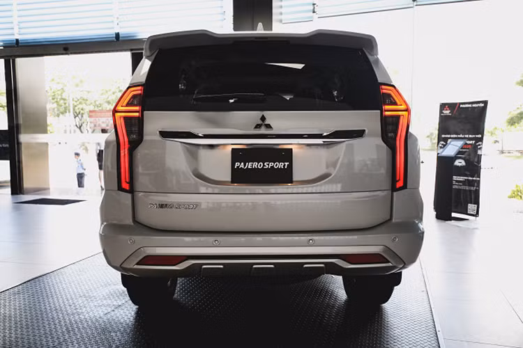 Và sự thành công của Mitsubishi Pajero Sport tại Việt Nam đến từ những nỗ lực kích cầu không ngừng từ hãng cũng như đại lý với loạt chương trình ưu đãi giảm giá sâu qua các tháng.