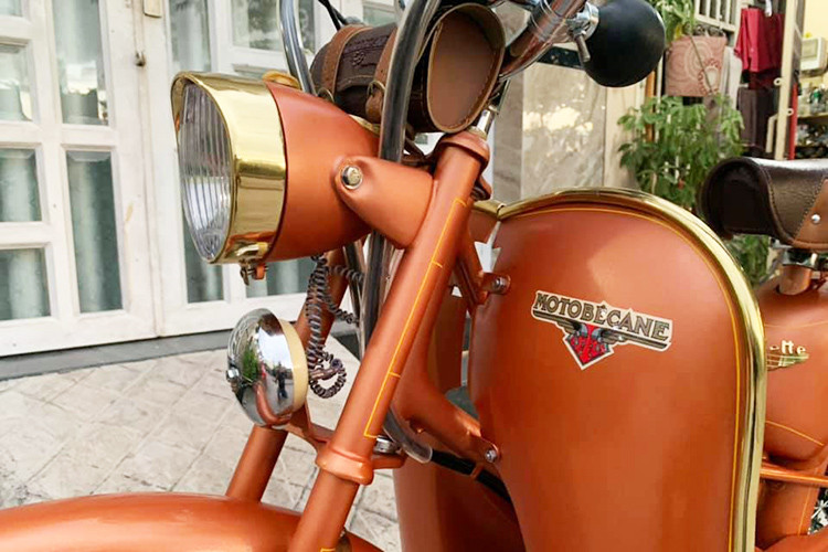 Mobylette là thương hiệu xe đạp máy (moped) được sản xuất bởi hãng Motobecane của Pháp.