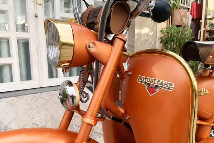 Mobylette là thương hiệu xe đạp máy (moped) được sản xuất bởi hãng Motobecane của Pháp.