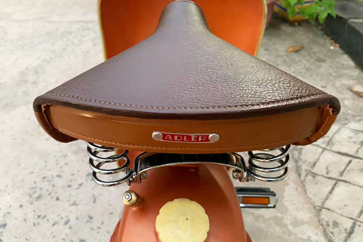 Từ năm 1949 tới năm 1981, thương hiệu Mobylette sản xuất được tổng cộng 14 triệu xe đạp máy, chủ yếu được bán ở các nước châu Âu. Những chiếc xe này cũng được các ông chủ lướn mang đến thuộc địa sử dụng.