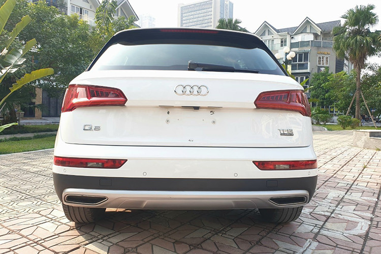 Theo đánh giá, động cơ của Audi Q5 phiên bản 2017 mạnh hơn các đối thủ cùng phân khúc nên mang lại khả năng tăng tốc 0-100 km/h trong 6,3 giây và tốc độ tối đa đạt 237 km/h. Mức tiêu thụ nhiên liệu chỉ với 6,8L/100 km đường hỗn hợp. bên cạnh đó, hàm lượng khí thải của xe là 154g CO2/km.