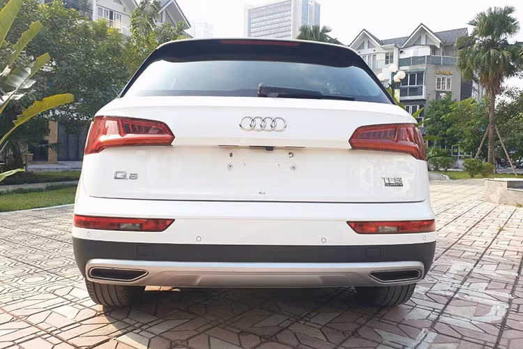 Theo đánh giá, động cơ của Audi Q5 phiên bản 2017 mạnh hơn các đối thủ cùng phân khúc nên mang lại khả năng tăng tốc 0-100 km/h trong 6,3 giây và tốc độ tối đa đạt 237 km/h. Mức tiêu thụ nhiên liệu chỉ với 6,8L/100 km đường hỗn hợp. bên cạnh đó, hàm lượng khí thải của xe là 154g CO2/km.