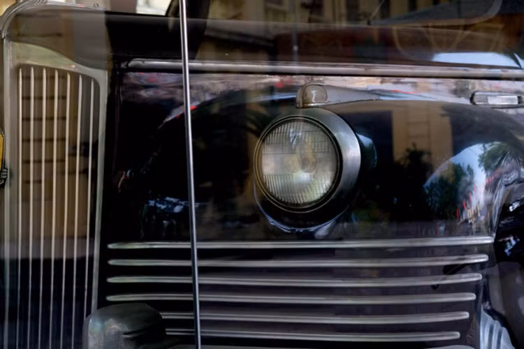 Chiếc ZIS-115 của Chủ tịch Hồ Chí Minh được sản xuất từ 1946-1947 và chỉ có 32 chiếc rời dây chuyền sản xuất, nguyên bản ZIS-115 là chiếc ZIS-110, chỉ khác ở chỗ chiếc ZIS-115 được bọc thép chống đạn, còn về cơ bản không có gì khác so với nguyên bản.