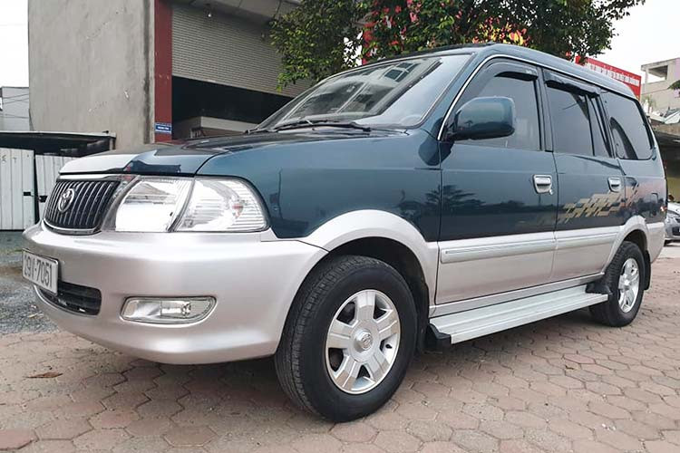  Xe MPV Toyota Zace đa dụng vốn phổ biến ở Việt Nam trong những năm 2000 – 2005, trước khi Innova ra đời với thiết kế đột phá hơn. Đây từng là mẫu xe áp đảo đối thủ Mitsubishi Jolie tại Việt Nam khi số lượng xe lăn bánh trên đường khá nhiều. Cho đến tận bây giờ, Toyota Zace vẫn được xem là “huyền thoại” gây nhiều tranh cãi về vấn đề thanh khoản.