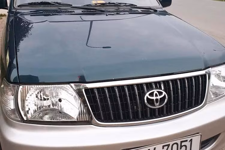 So sánh với "người anh em" Toyota Innova cùng hãng, nhiều người còn cho rằng Zace có chất lượng tốt hơn, thân vỏ cứng cáp hơn và động cơ cũng bền hơn. So sánh này tất nhiên không có cơ sở thực tiễn mà phần nhiều đến từ tâm lý. Rõ ràng Innova đẹp hơn, nội thất sang hơn, động cơ khỏe hơn nhưng lại mất giá hơn Zace.