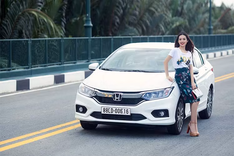 Trong năm 2017, Honda City luôn là sản phẩm bán chạy nhất của hãng tại Việt Nam. Mẫu sedan hạng B thường có mặt trong bảng xếp hạng 10 xe đắt khách nhất, và xét trong phân khúc thì chỉ thua đối thủ Toyota Vios.