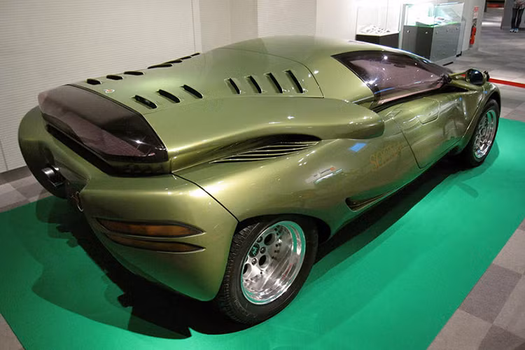 Theo ông Yamazaki, Lamborghini Sogna là mẫu xe concept có thiết kế độc đáo. Tuy nhiên, trên thực tế, Lamborghini Sogna trông như mẫu xe ra đời từ thập niên '80 để dành cho những bộ phim viễn tưởng kinh phí thấp. Dẫu vậy, hãng Lamborghini vẫn đồng ý sản xuất Sogna dưới dạng xe concept. "Trái tim" của Lamborghini Sogna là động cơ xăng V12, dung tích 5,2 lít với công suất tối đa 455 mã lực, truyền tới cầu sau.