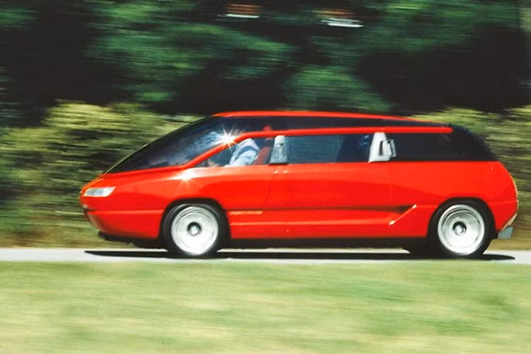 Bertone Lamborghini Genesis trên thực tế chính là một mẫu xe minivan sử dụng động cơ của Countach Quattrovalvole. Phải mất 30.000 giờ lao động, Bertone Lamborghini Genesis mới được chế tạo xong. Xe sử dụng hệ dẫn động cầu sau với động cơ 455 mã lực này còn được trang bị cửa cánh chim.