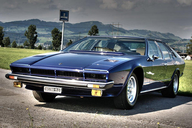 Nhà chế tạo thân vỏ Pietro Frua của Ý đã mất 8 tháng để tạo ra một chiếc Lamborghini 4 cửa, đó là Frua Faena. Ông Frua đã mở rộng khung gầm gia cố của Lamborghini Espada Series II đời 1974 để giúp Faena có chiều dài 5.486 mm.