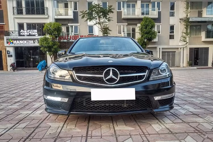 C230 Avantgarde là một mẫu xe tốt với mức giá bán lại hiện tại. Tất nhiên chi phí bảo dưỡng 1 mẫu xe 10 năm tuối sẽ là gánh nặng lớn với những ai có tài chính hạn hẹp. Mẫu xe này sẽ phù hợp với những ai mong muốn sử dụng một mẫu xe hạng sang với năng lực tài chính ở mức khá.